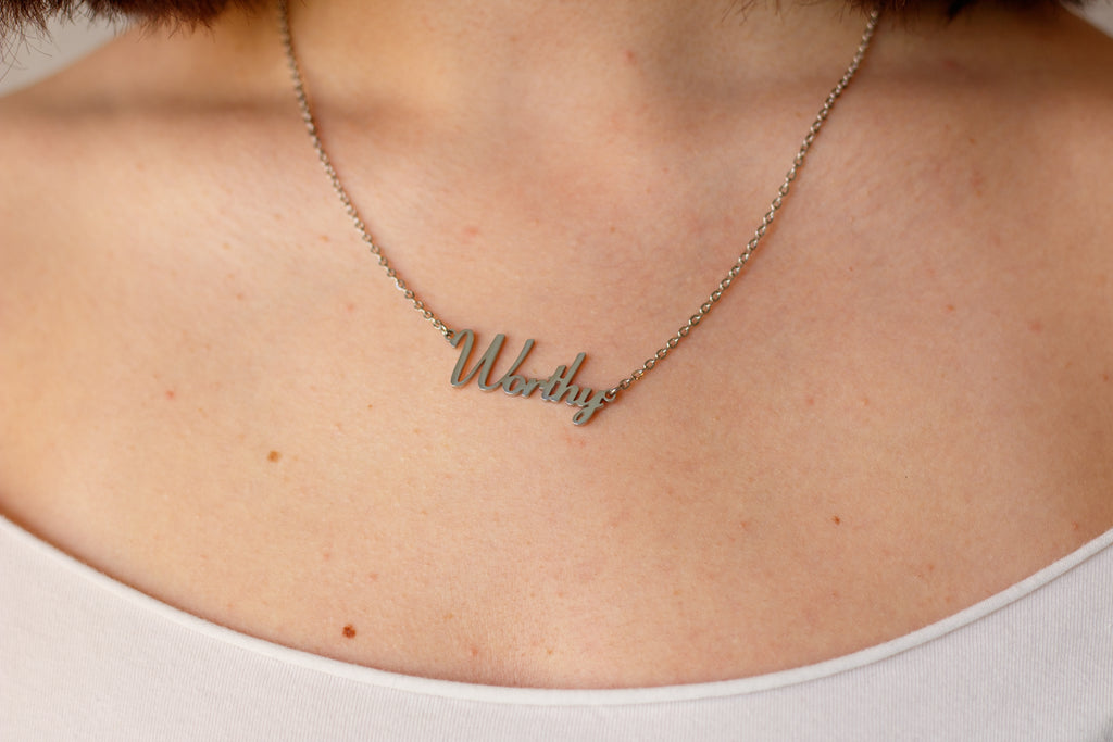 WORTHY NECKLACE